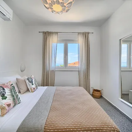 Apartment K's Rooftop - Sea-view & Pool Slatine