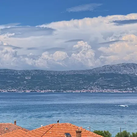 Apartment K's Rooftop - Sea-view & Pool Slatine